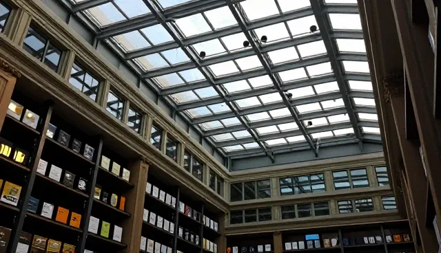 酒店预订沟通方式的常见误区与正确理解